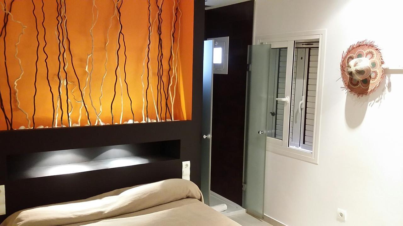 Apartamentos Colomar サンタ・エウラリア・デス・リウ エクステリア 写真