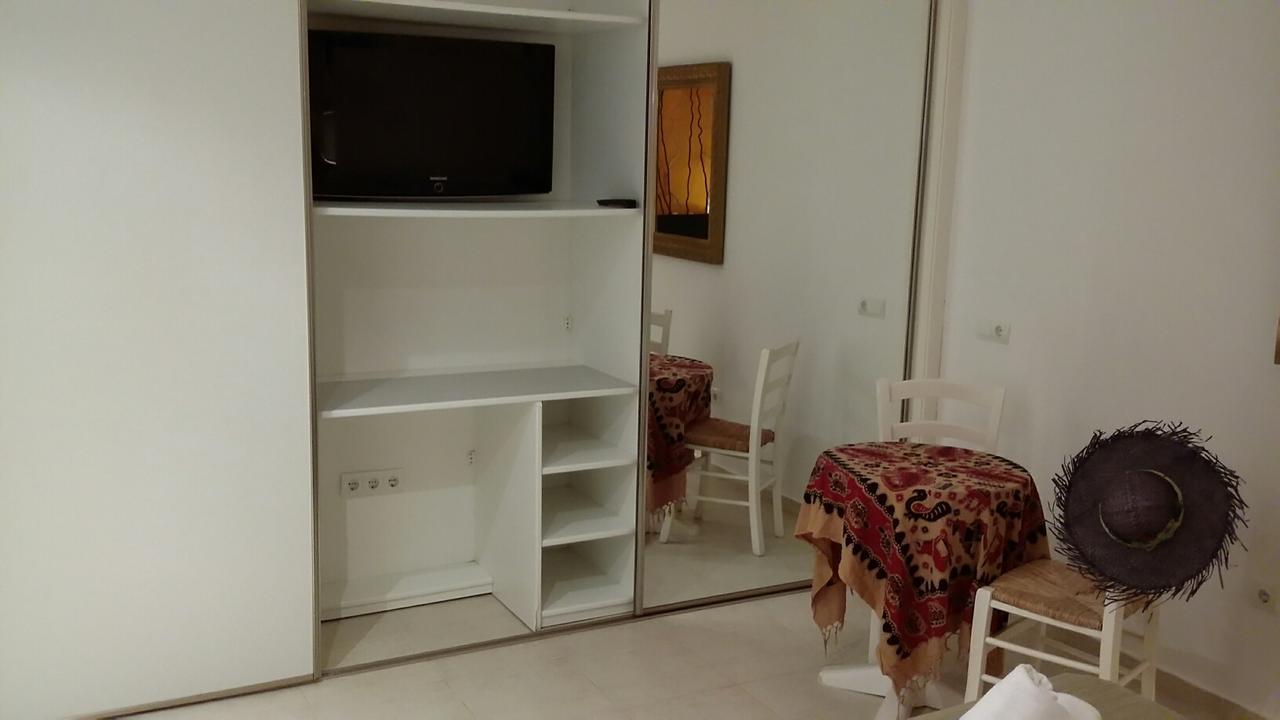 Apartamentos Colomar サンタ・エウラリア・デス・リウ エクステリア 写真