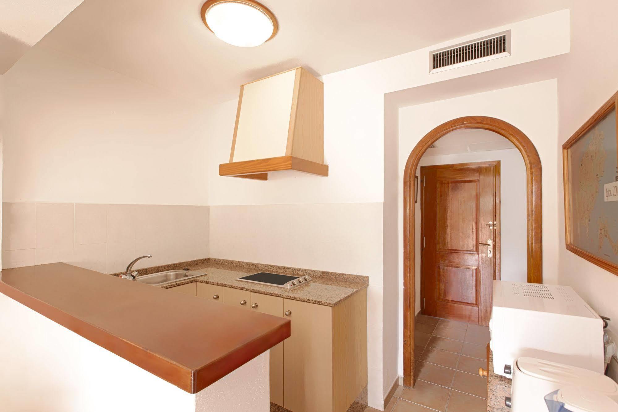Apartamentos Colomar サンタ・エウラリア・デス・リウ エクステリア 写真